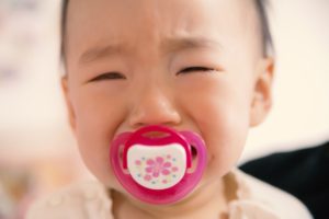 歯磨き指導②　目を閉じて泣く息子