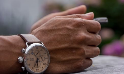 【恋愛診断】気になる男性の「腕時計」でわかる恋愛傾向