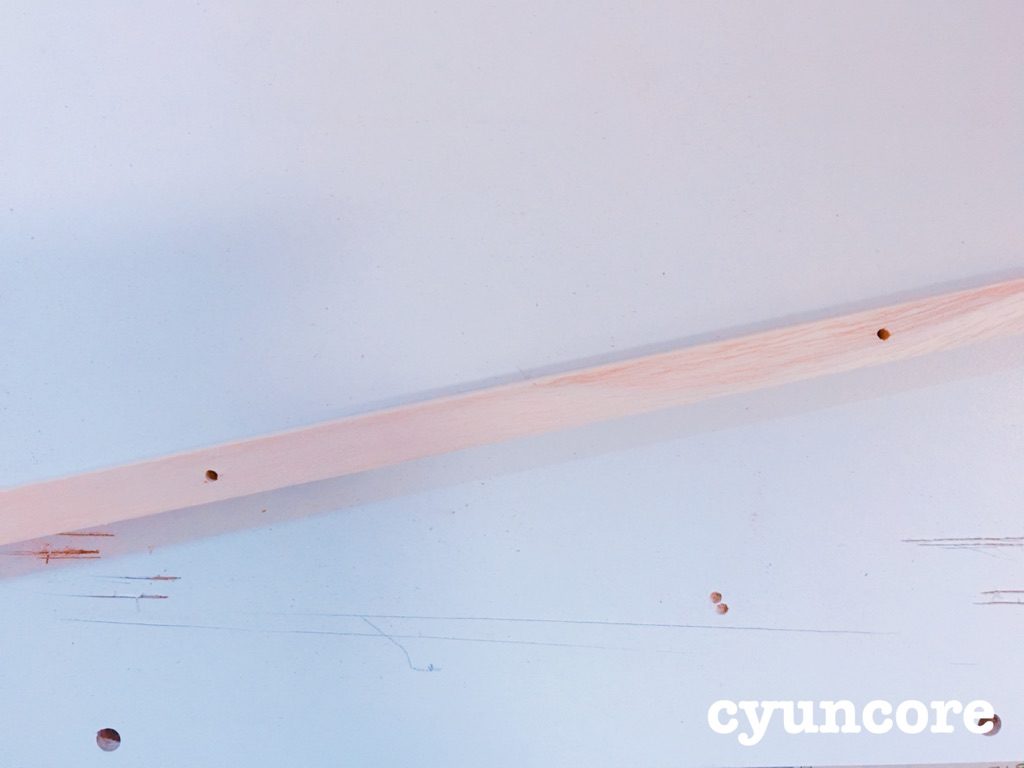 カラーボックスの板とテーブルの脚でニドレッサーをDIY③　作り方・蓋に角棒を取り付ける
