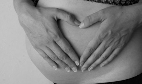 妊娠中のおりものが普段と違って茶色い！これって大丈夫？