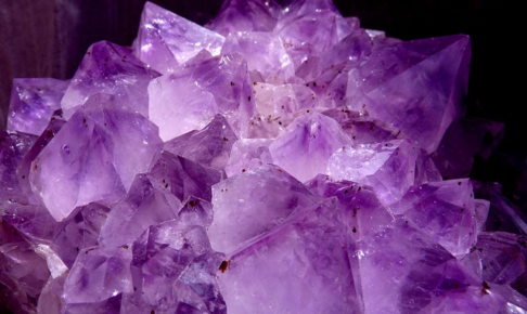 第7チャクラの色は「紫色」！紫色の象徴的意味とそのパワーについて