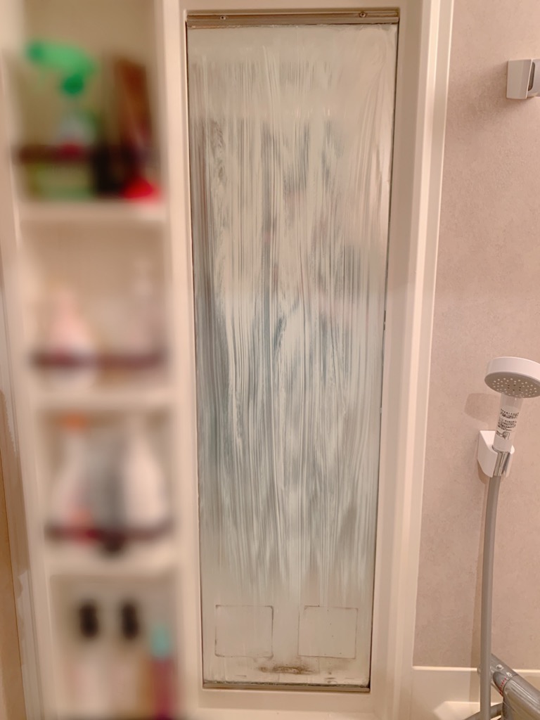 鏡の曇り止め方法①歯磨き粉で軽く掃除-3