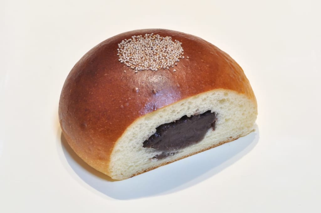 あんぱんのカロリーや糖質は?ダイエット中のあんぱんの食べ方 | cyuncore (キュンコレ)